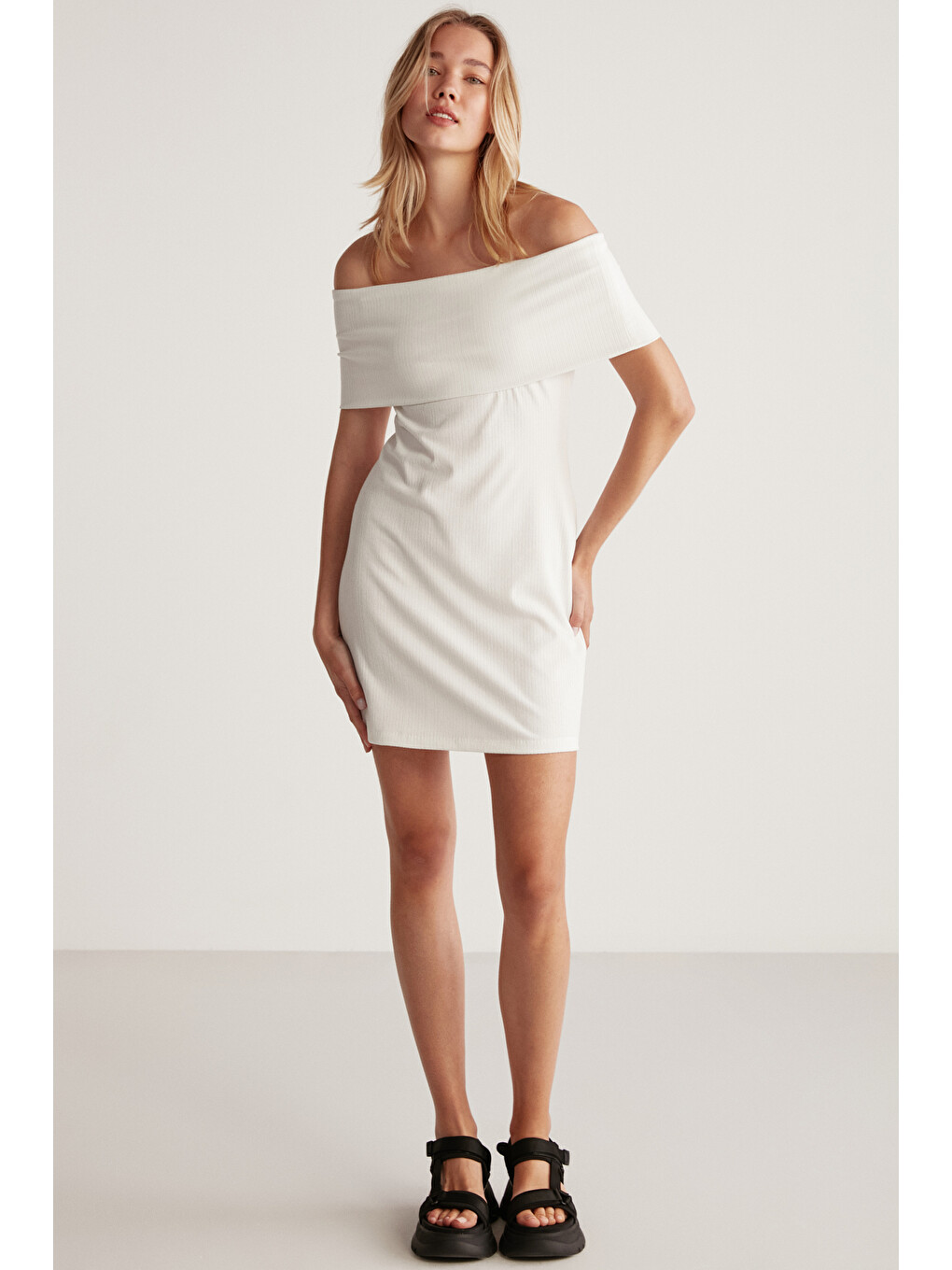 Julene Kadın Esnek Fitilli Kumaşlı Bardot Yaka Bodycon Vücüdu Saran Midi Beyaz Elbise-3