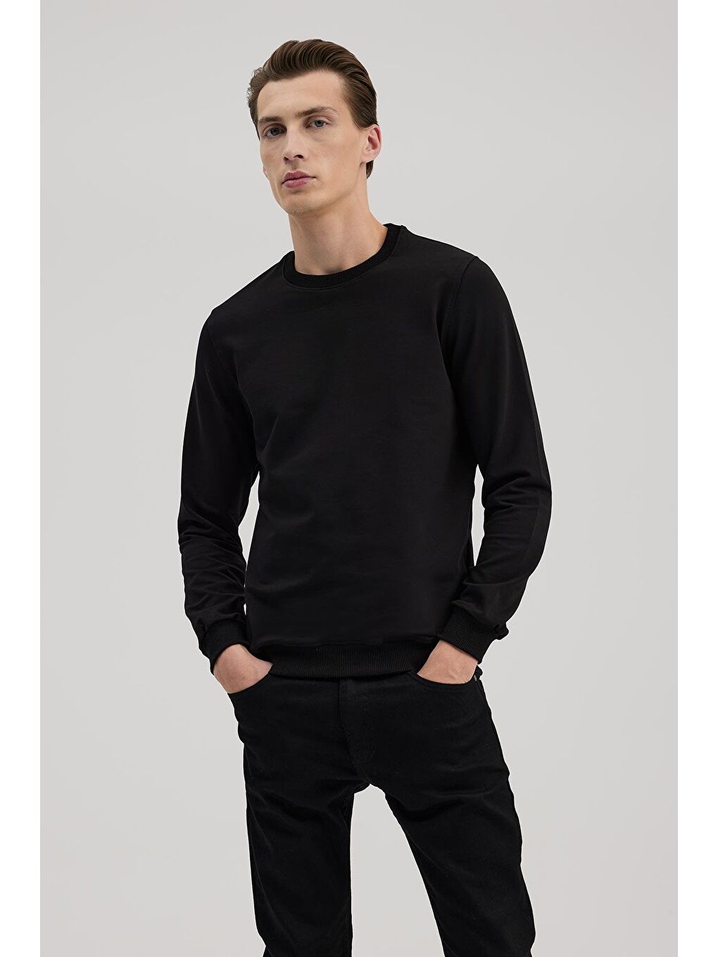 Siyah Slim Fit Bisiklet Yaka Basic Sweatshirt-1