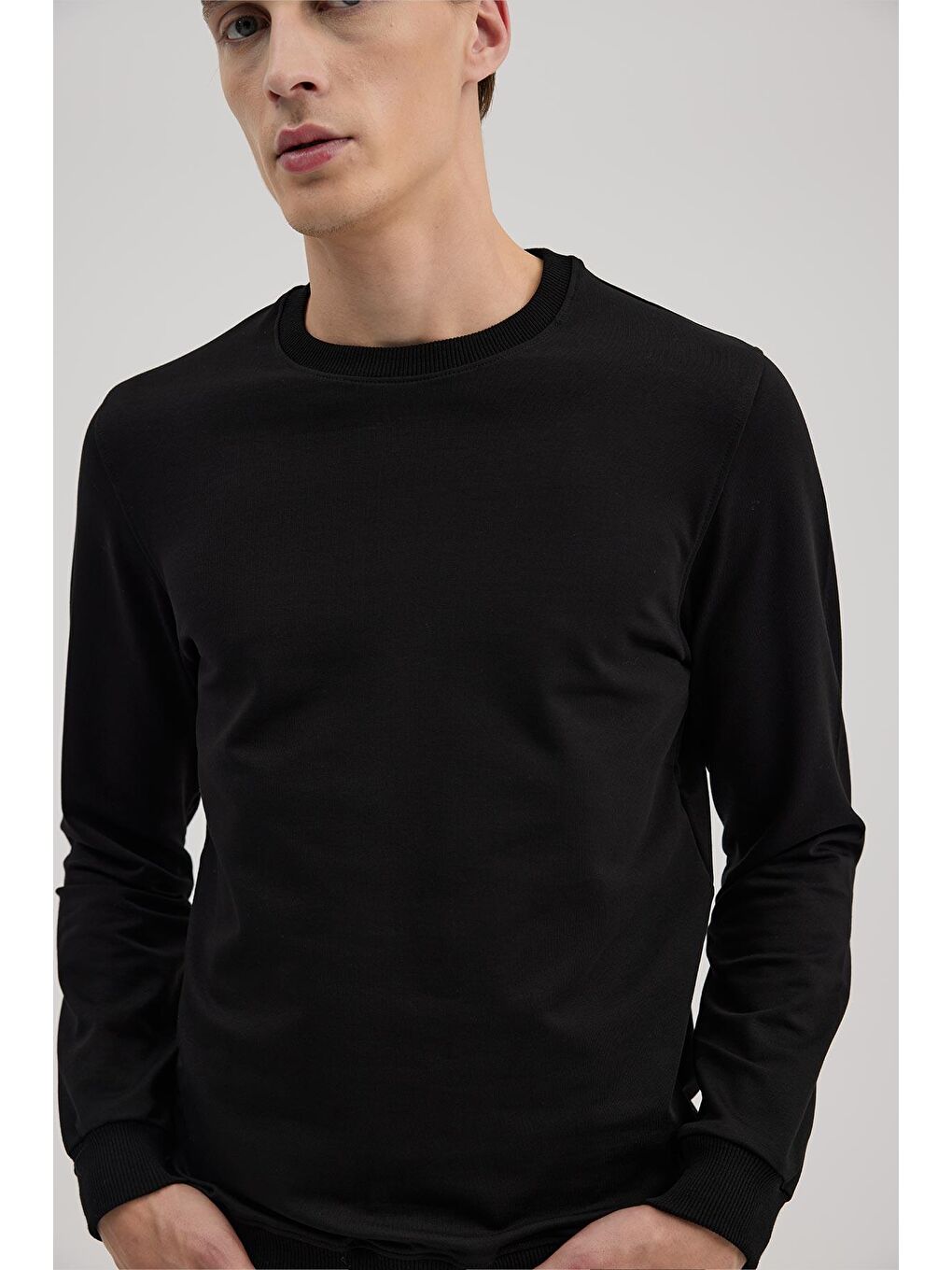 Siyah Slim Fit Bisiklet Yaka Basic Sweatshirt-2