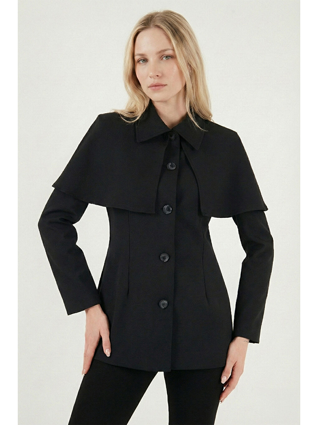 Siyah Regular Fit Pelerin Detaylı Düğmeli Ceket 6927687-2