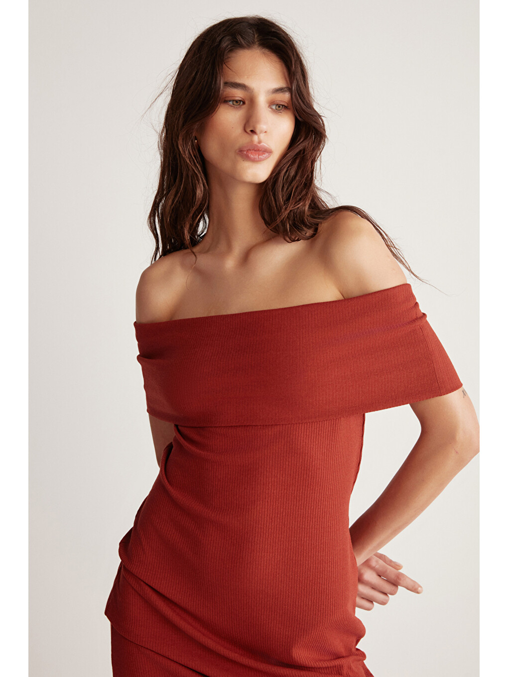 Kahverengi Julene Kadın Esnek Fitilli Kumaşlı Bardot Yaka Bodycon Vücüdu Saran Midi Kiremit Elbise-2