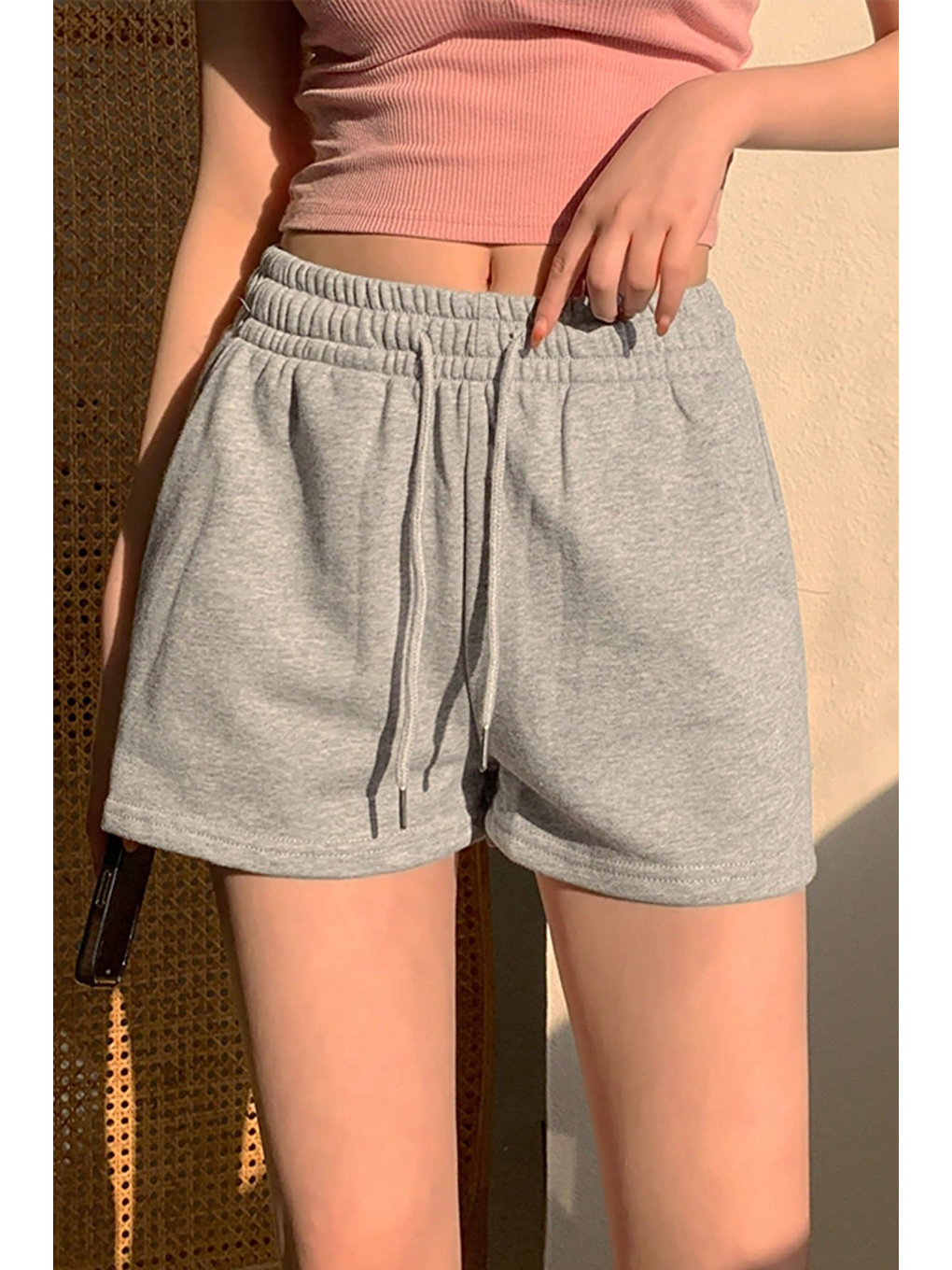 Kadın Gri Pamuklu İki İplik Şardonlu Yumuşacık Beli Gipe Lastikli Kısa Şort-2