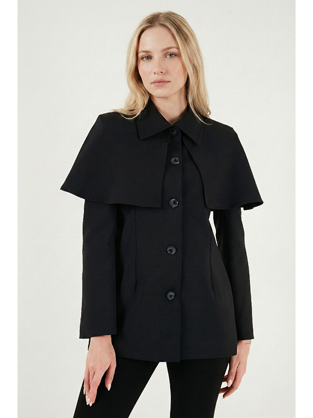 Siyah Regular Fit Pelerin Detaylı Düğmeli Ceket 6927687-3