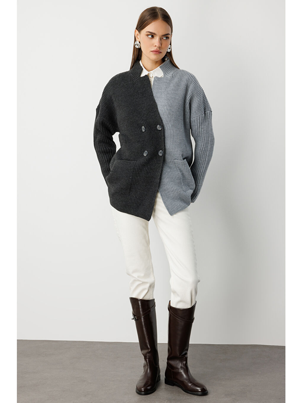 Antrasit-gri Ekstra Oversize Kahverengi Renk Bloklu Cepli Kalın Triko Hırka-1