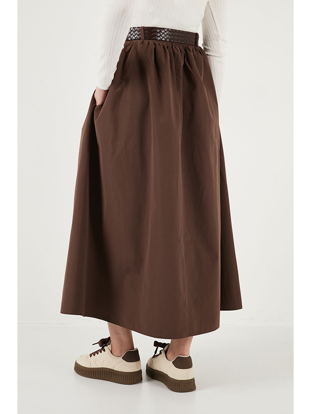 Kahverengi Pamuklu Relaxed Fit Lastikli Bel Kemer Detaylı Midi Boy Etek 6921273-3