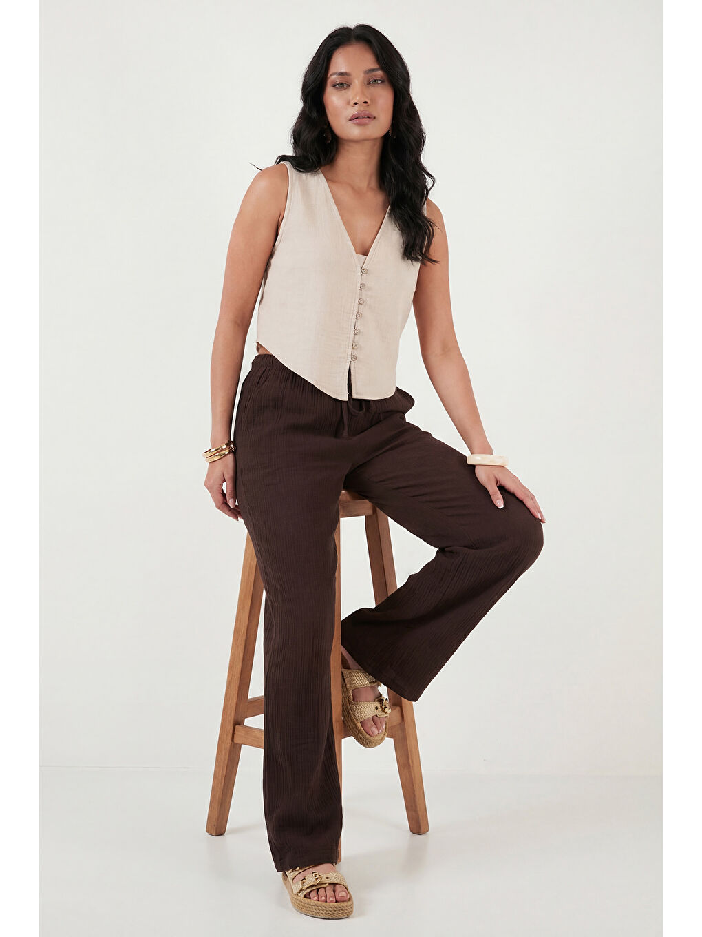 Bej Pamuklu Regular Fit V Yaka Düğme Detaylı Yazlık Bluz Yelek 5866661-5