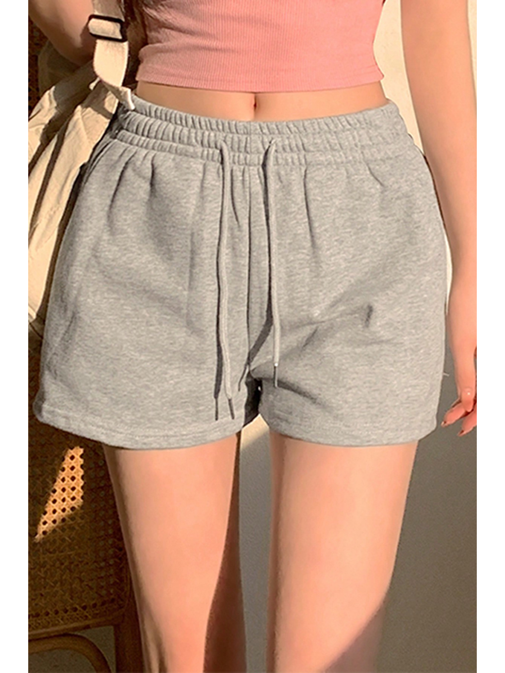 Kadın Gri Pamuklu İki İplik Şardonlu Yumuşacık Beli Gipe Lastikli Kısa Şort-5