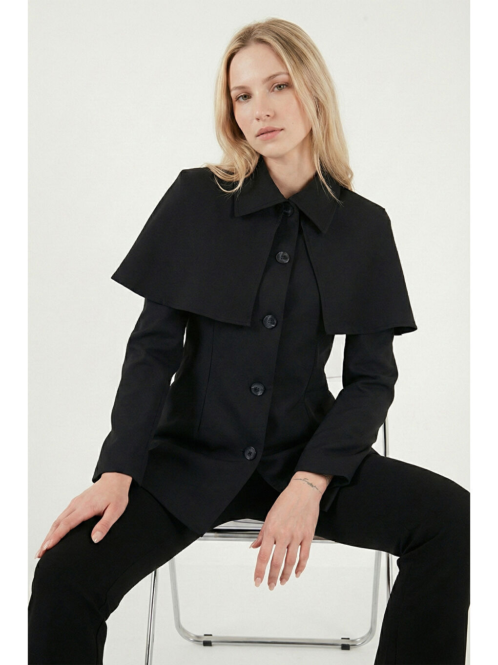 Siyah Regular Fit Pelerin Detaylı Düğmeli Ceket 6927687-4