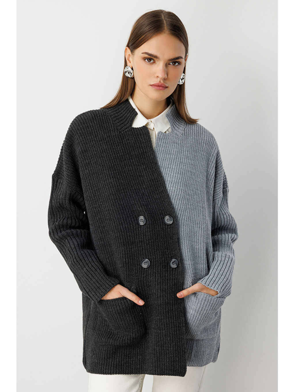 Antrasit-gri Ekstra Oversize Kahverengi Renk Bloklu Cepli Kalın Triko Hırka-2