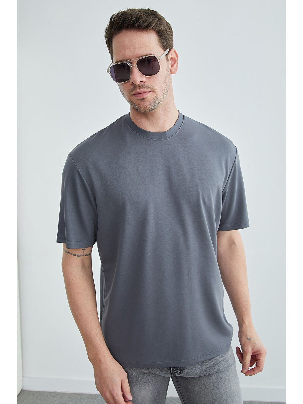 Gri Basic Bisiklet Yaka Modal Tişört-4