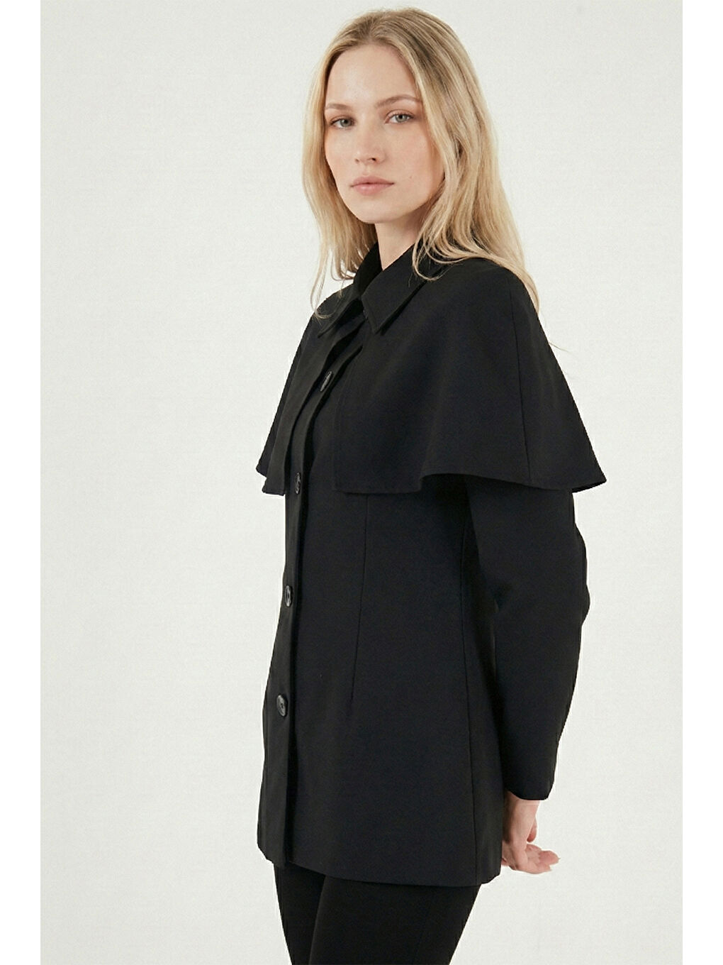 Siyah Regular Fit Pelerin Detaylı Düğmeli Ceket 6927687-5