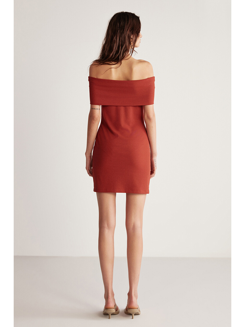 Kahverengi Julene Kadın Esnek Fitilli Kumaşlı Bardot Yaka Bodycon Vücüdu Saran Midi Kiremit Elbise-6