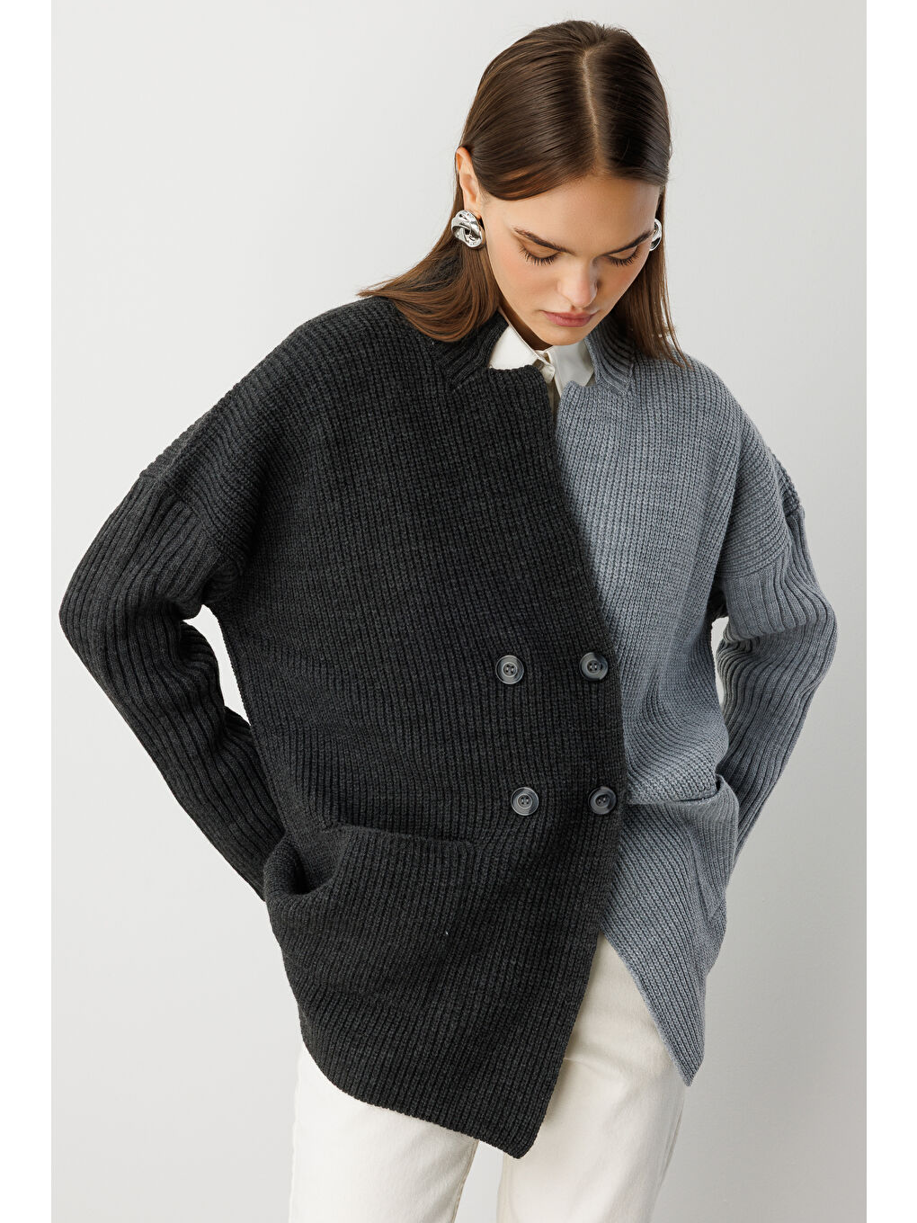 Antrasit-gri Ekstra Oversize Kahverengi Renk Bloklu Cepli Kalın Triko Hırka-3