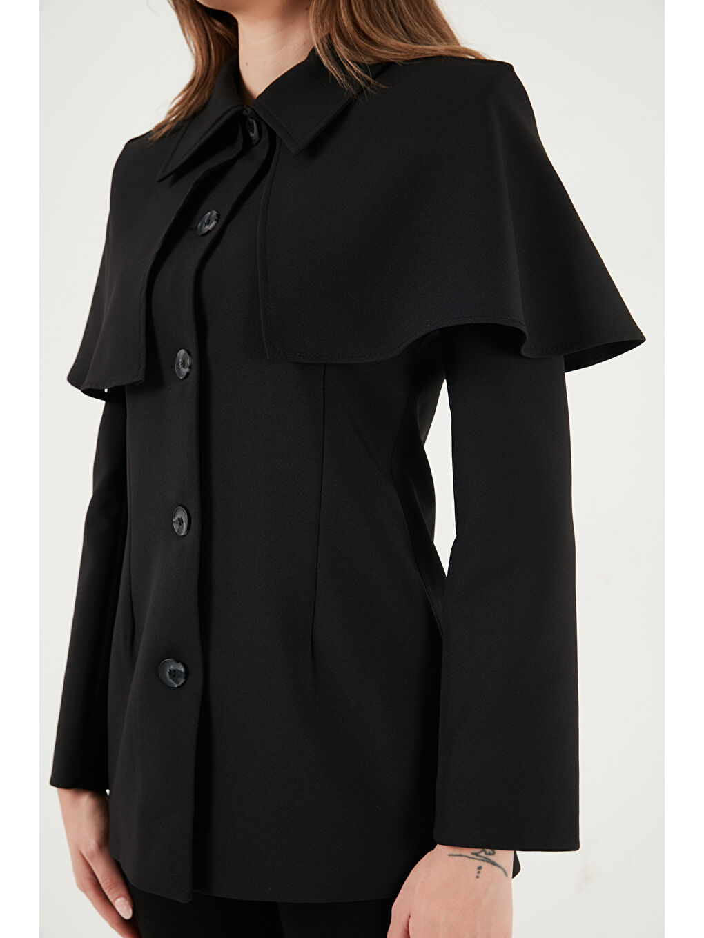 Siyah Regular Fit Pelerin Detaylı Düğmeli Ceket 6927687-6