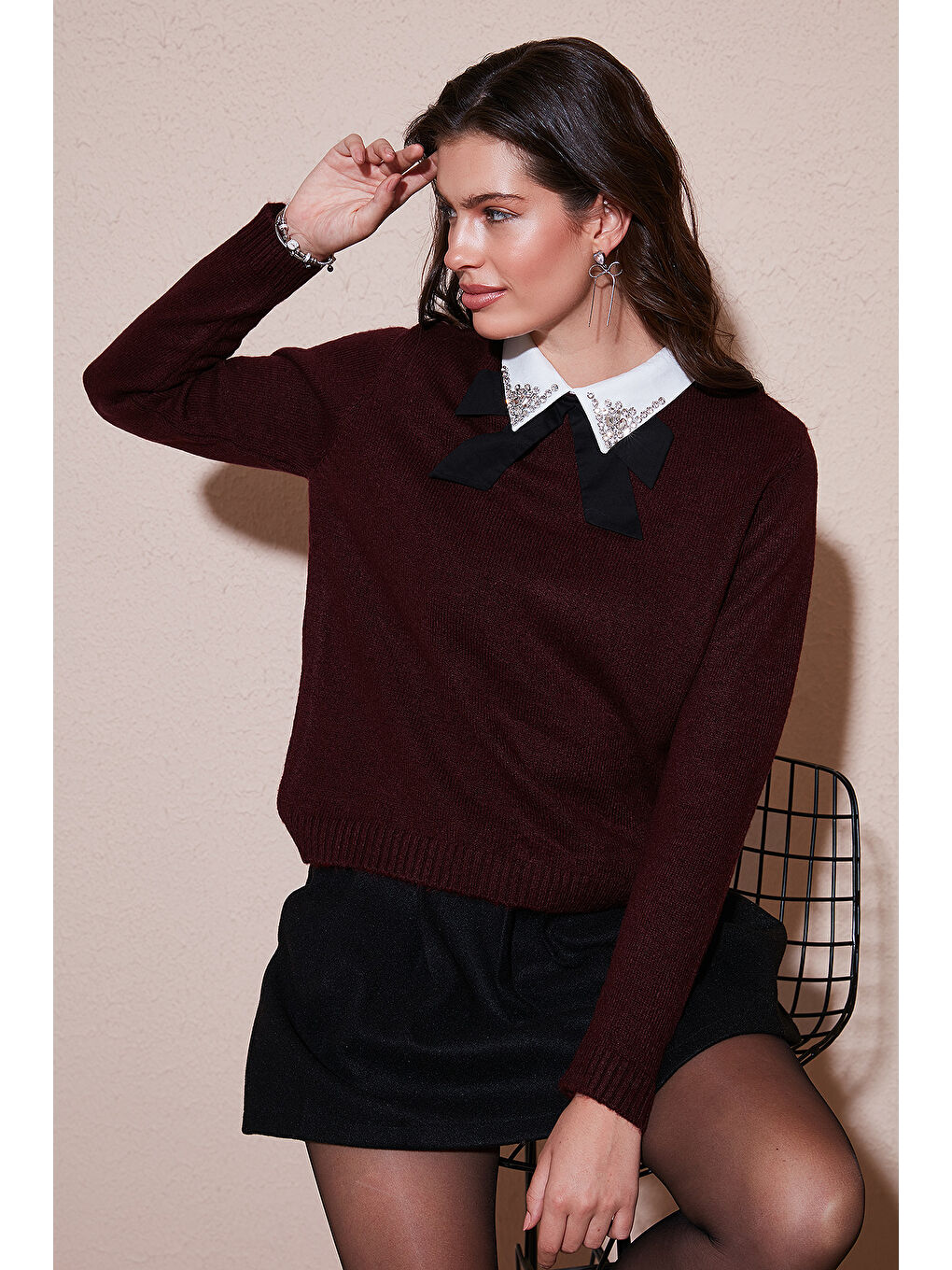 Bordo Premium Regular Fit Gömlek Yaka Yumuşak Dokulu Fiyonk Detaylı Taşlı Kadın Kazak 680KZ00035-1