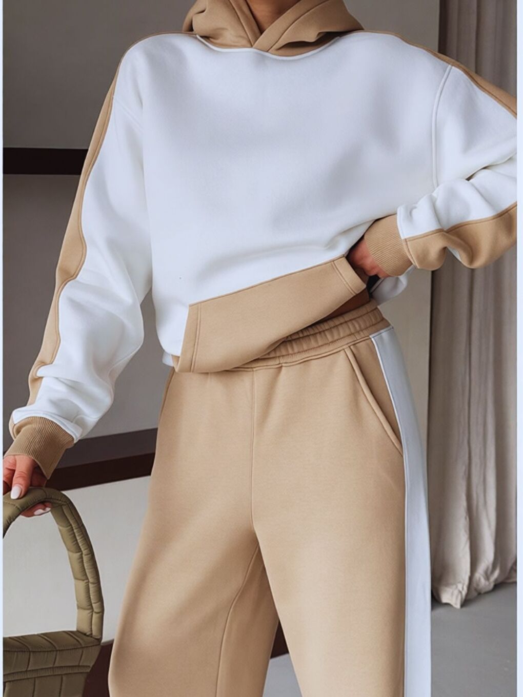 Kadın Bej Beyaz Oversize Kesim Alt Üst Yani Şeritli Eşofman Takımı-1