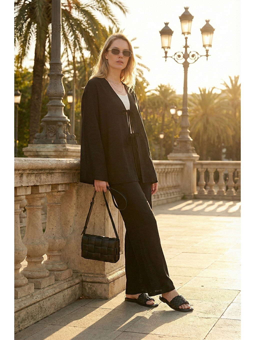 Siyah Pamuklu Relaxed Fit Bağlamalı Yırtmaçlı Kol Detaylı Gömlek 6925425