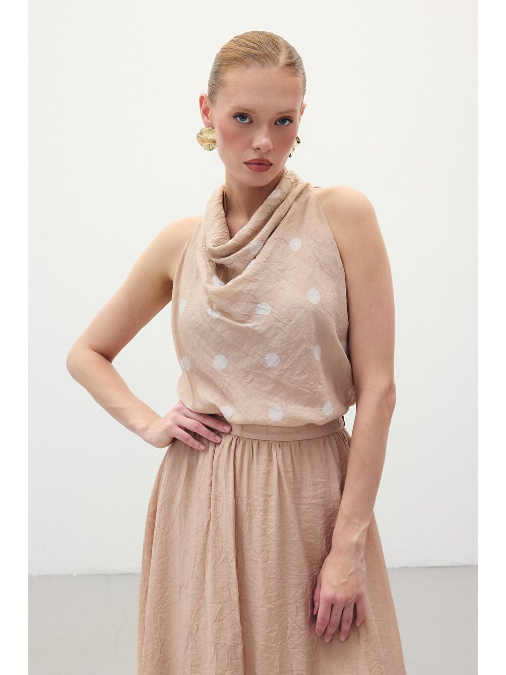 Pembe Kolsuz Puantiye Desenli Bluz - Pudra-1