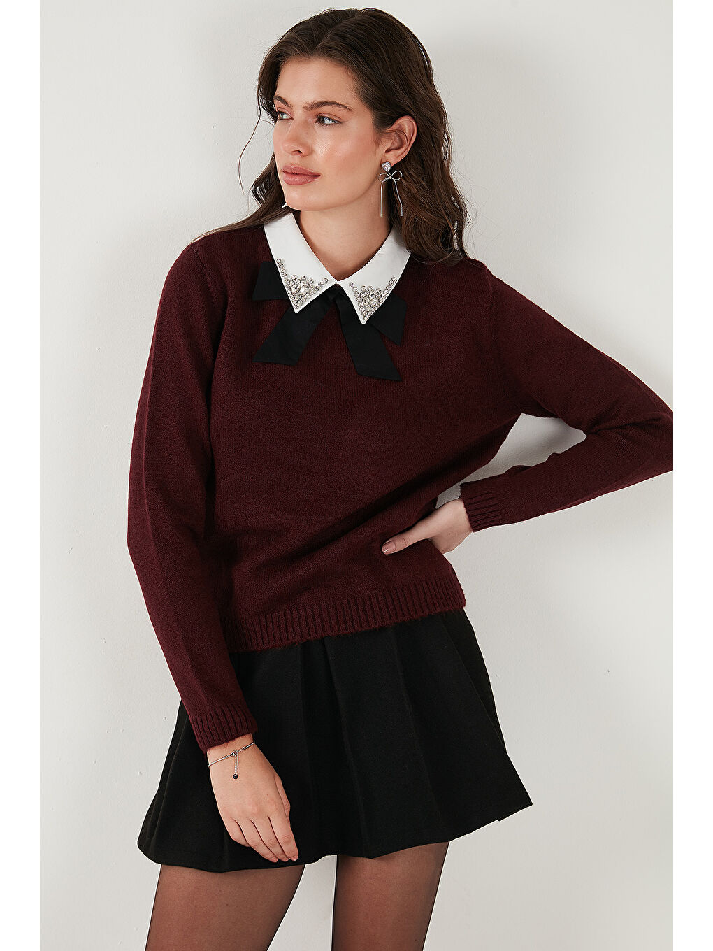 Bordo Premium Regular Fit Gömlek Yaka Yumuşak Dokulu Fiyonk Detaylı Taşlı Kadın Kazak 680KZ00035-3