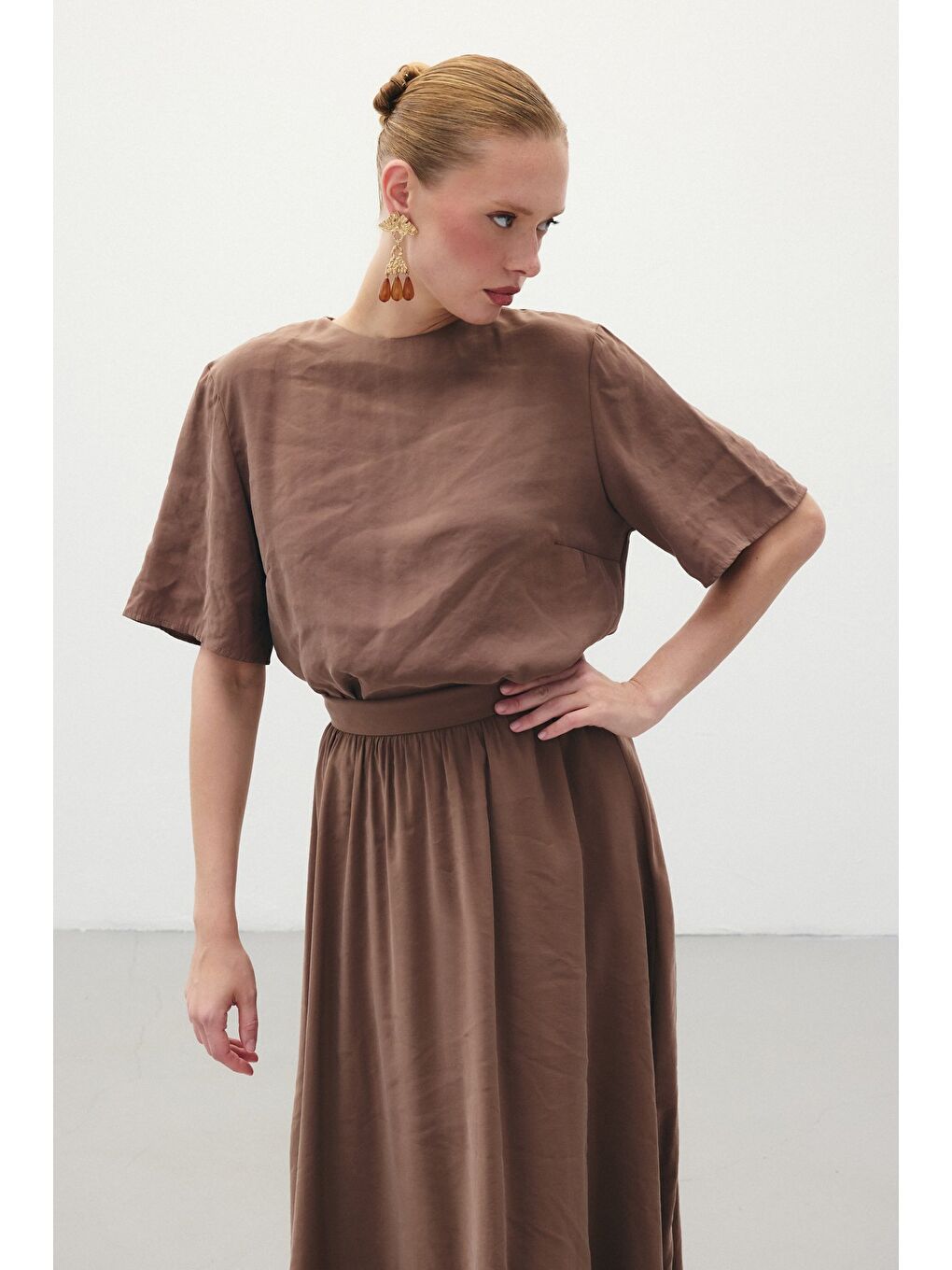 Kahverengi Kısa Kollu Salaş Bluz - Kahve-1