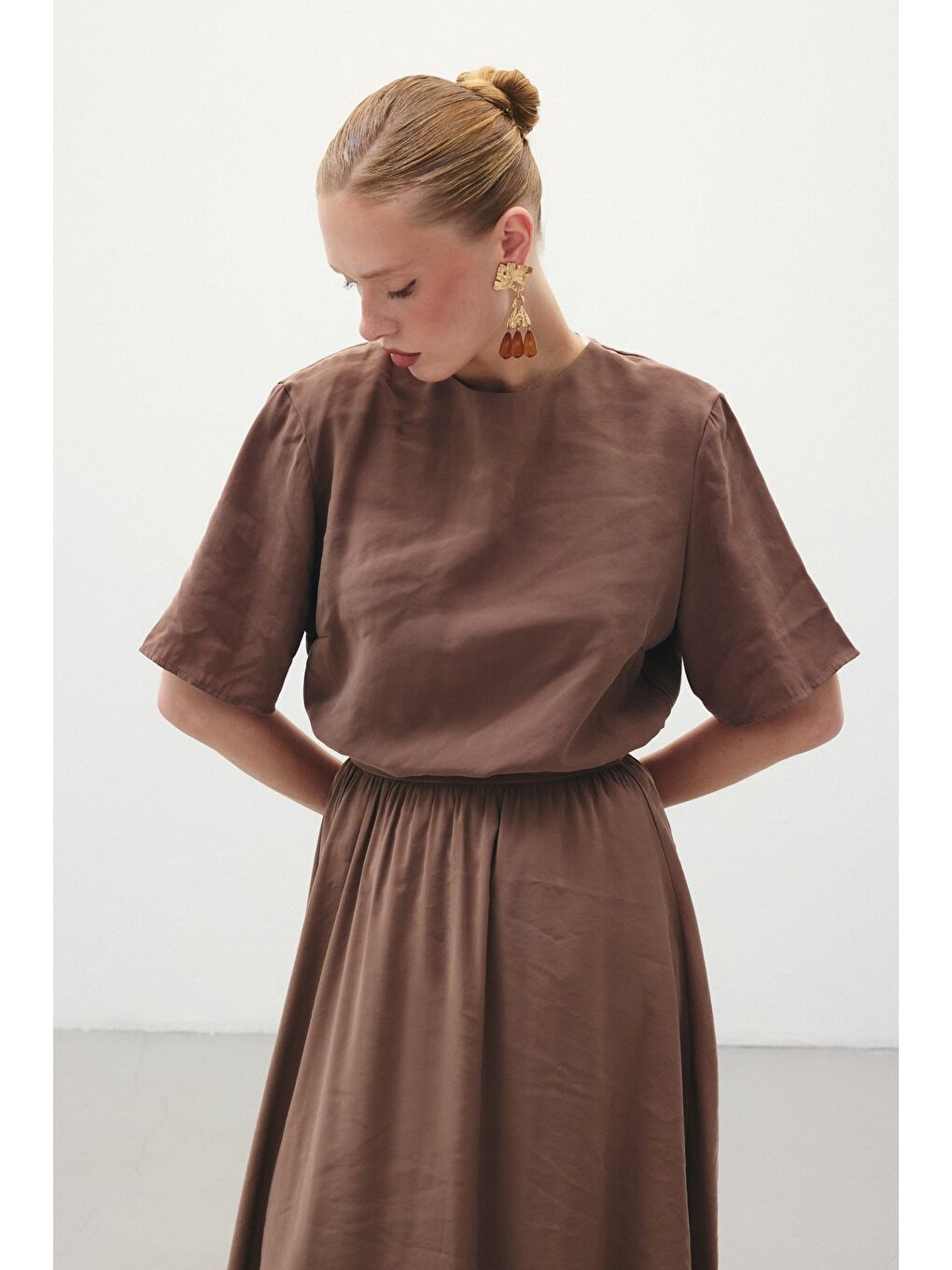 Kahverengi Kısa Kollu Salaş Bluz - Kahve-3