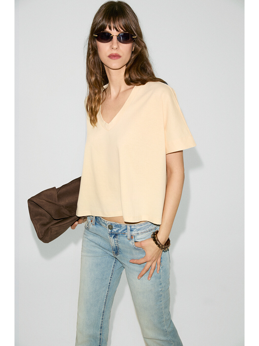 Orelıa Kadın %100 Organik Pamuklu Rahat Kalıplı Derin V Yakalı Sarı T-shirt-2