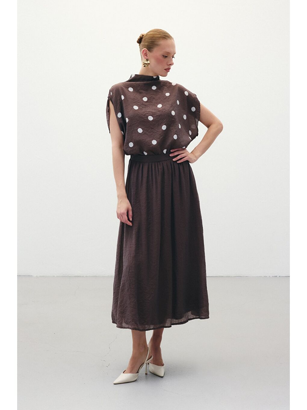 Kahverengi Puantiye Desenli Bluz - Kahve-1