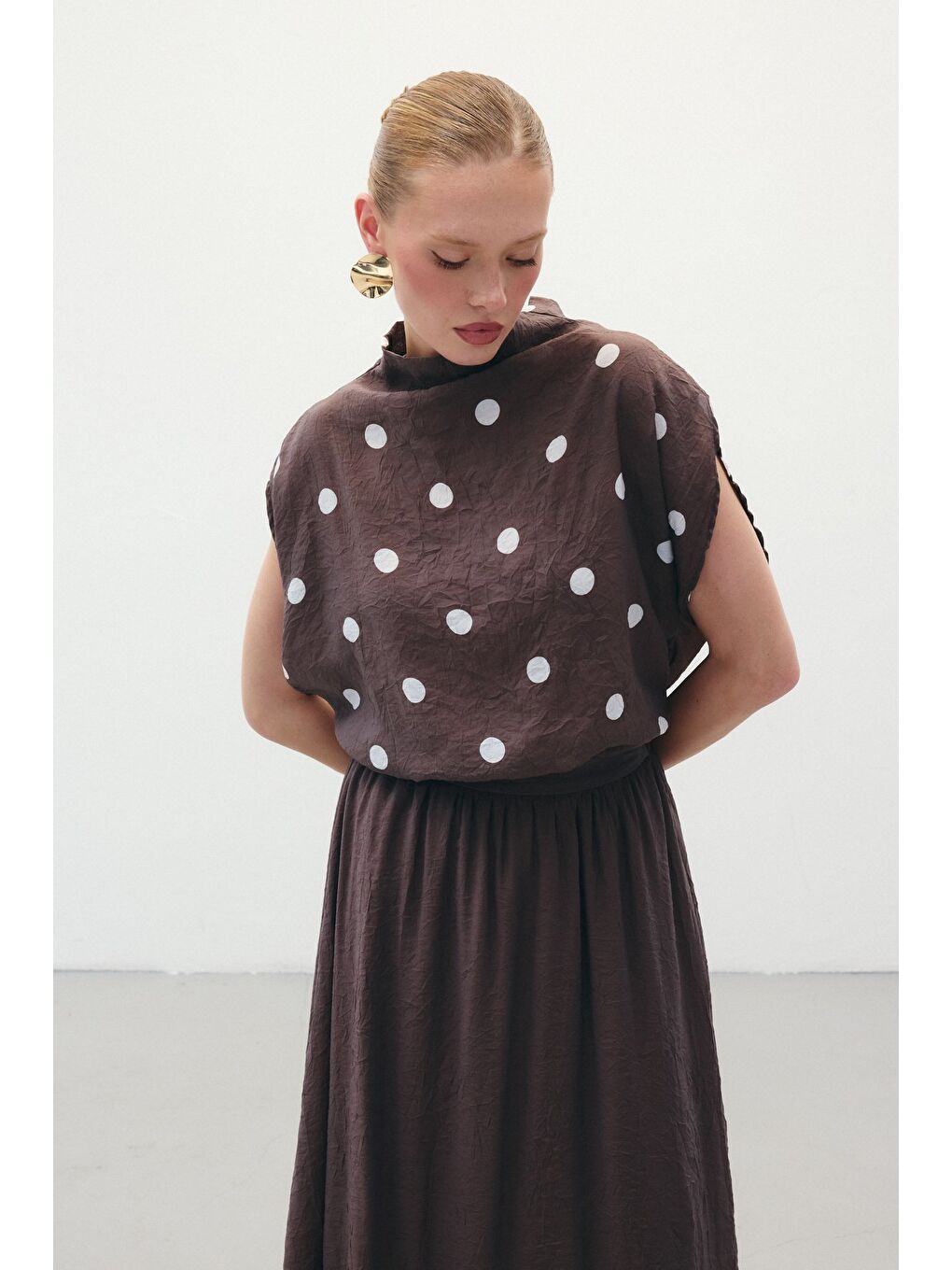 Kahverengi Puantiye Desenli Bluz - Kahve-2