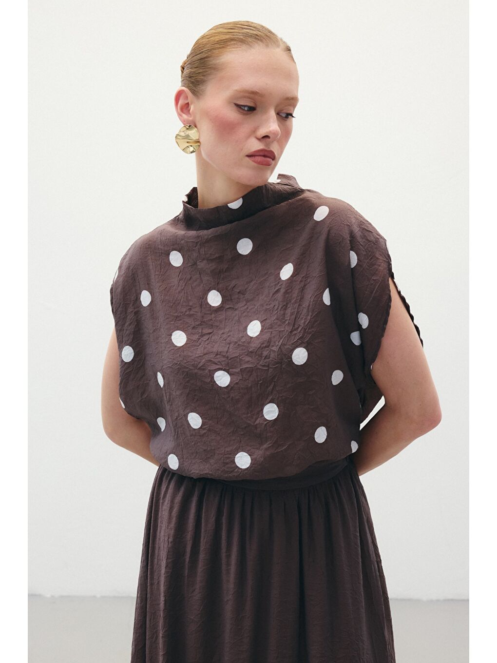 Kahverengi Puantiye Desenli Bluz - Kahve-3