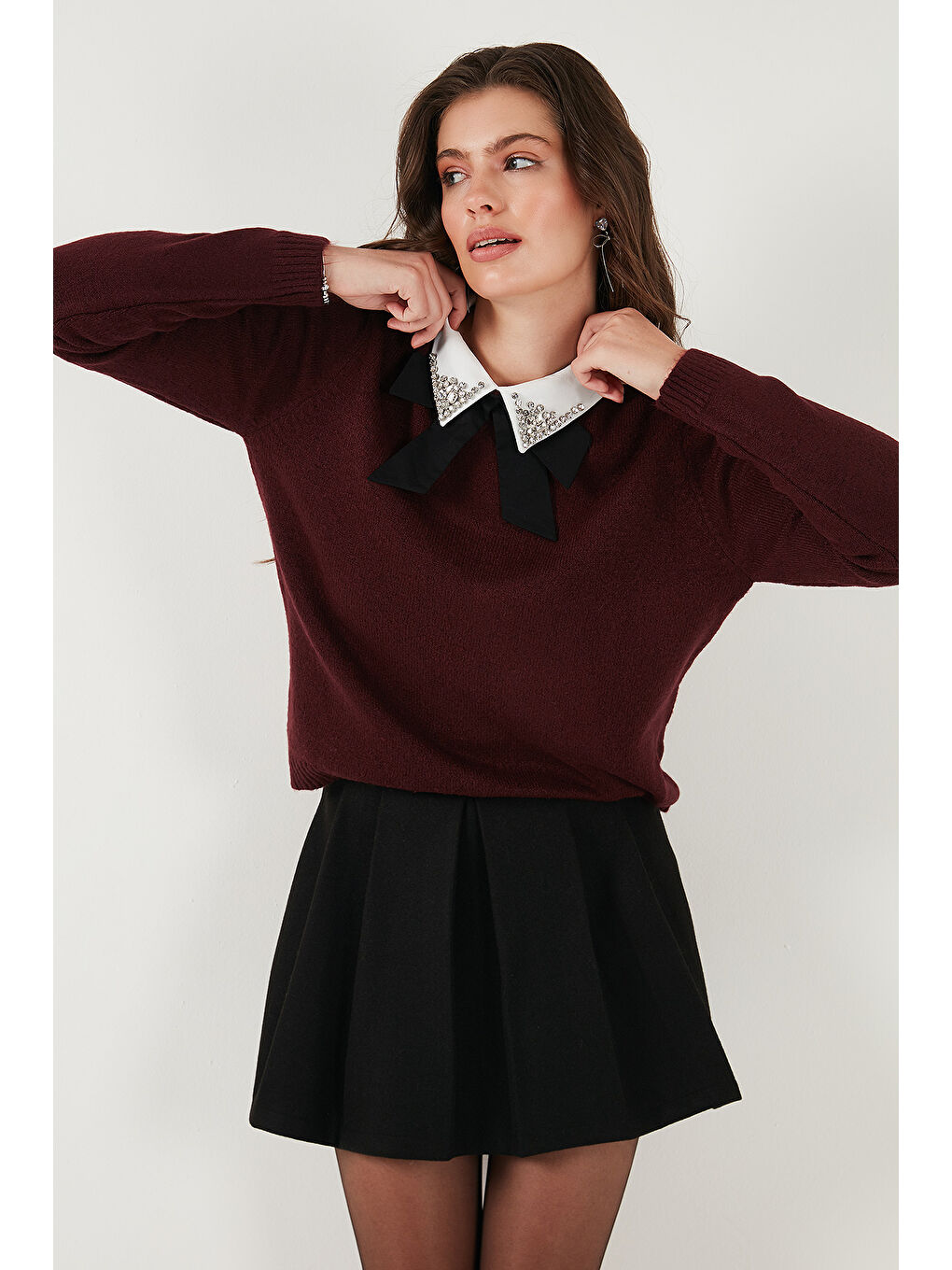 Bordo Premium Regular Fit Gömlek Yaka Yumuşak Dokulu Fiyonk Detaylı Taşlı Kadın Kazak 680KZ00035-5