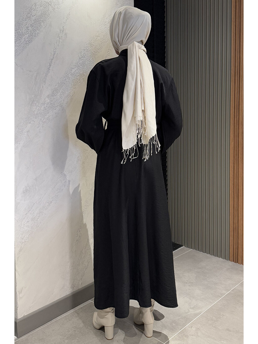 Siyah Yaka Fırfır Ve Taş Detaylı Bel Kuşaklı Kadın Tesettür Elbise-7