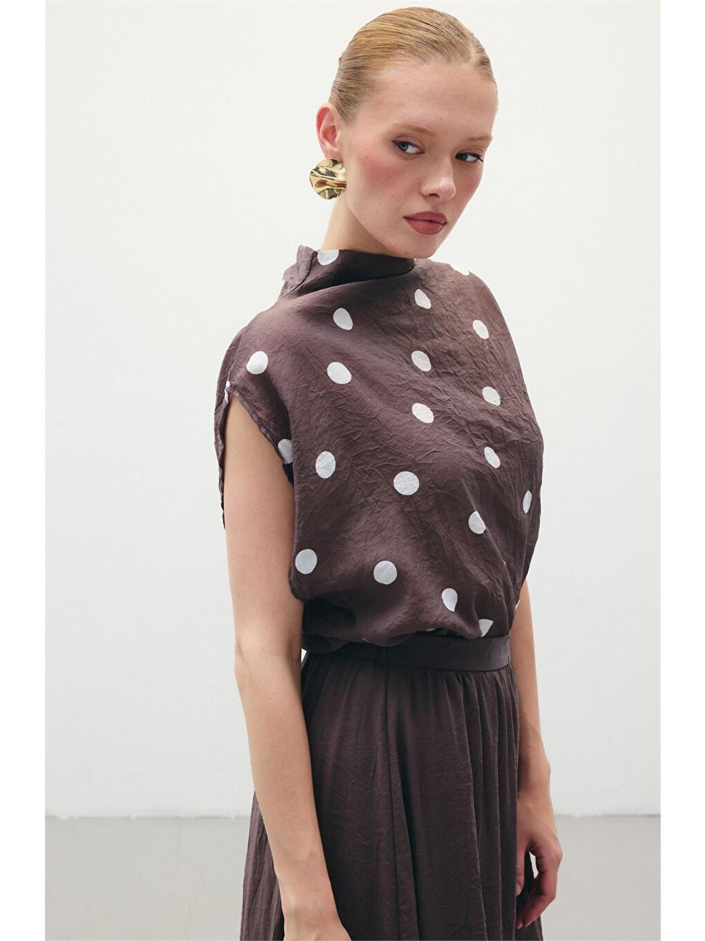 Kahverengi Puantiye Desenli Bluz - Kahve-4