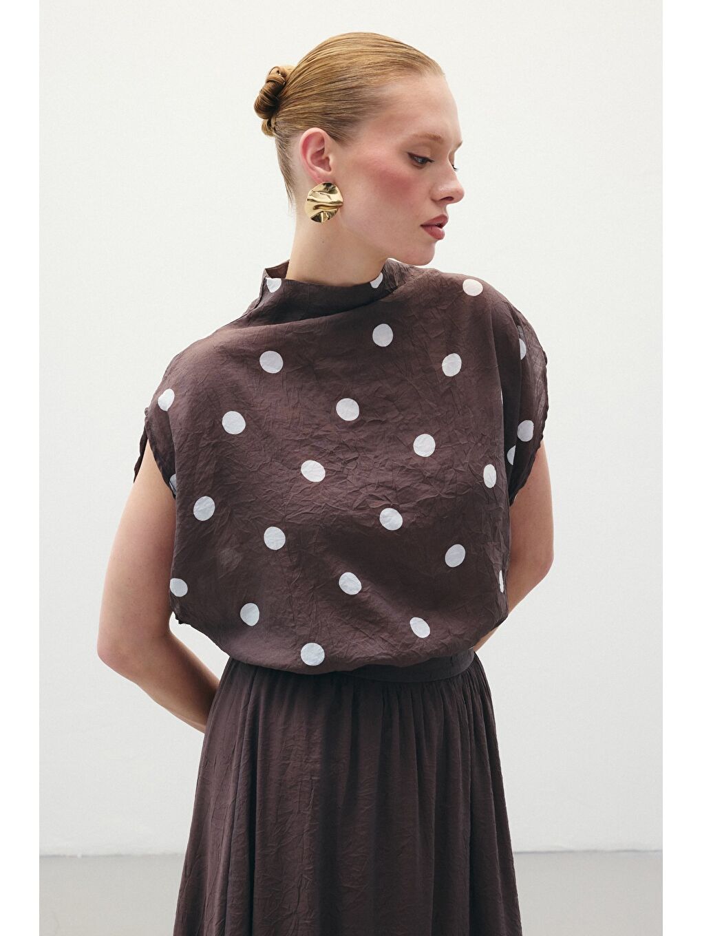 Kahverengi Puantiye Desenli Bluz - Kahve-5