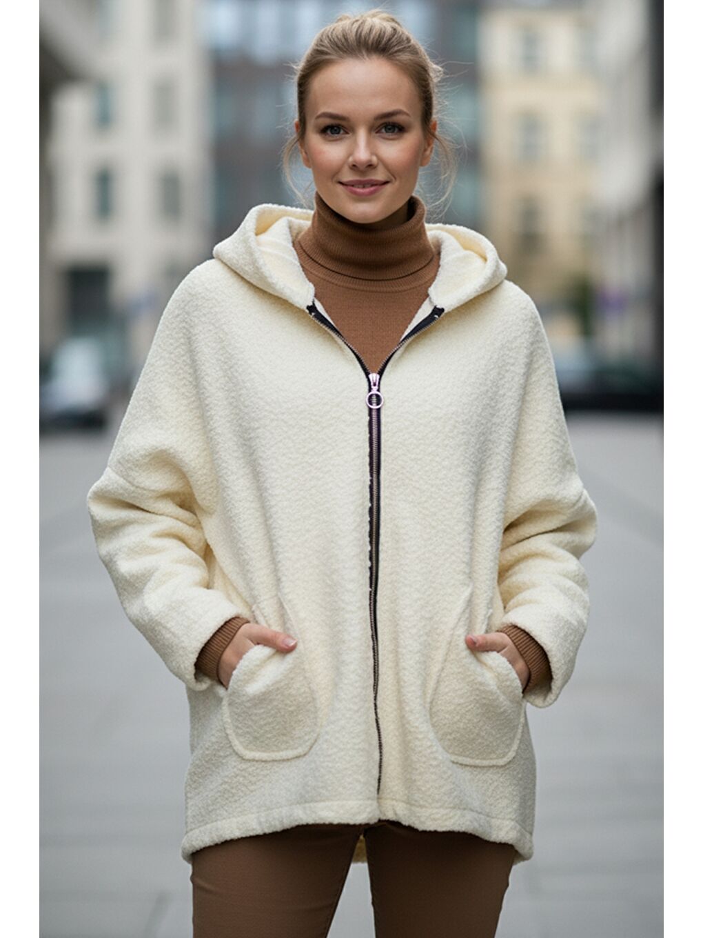 Ekru İtalyan Krem Rengi Kapüşonlu Uzun Kol Fermuarlı Cepli Casual Buklet Oversize Dokuma Ceket 75 80