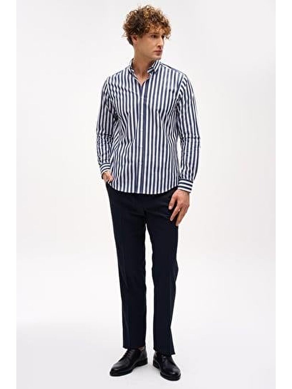 Lacivert Dynamic Fit Düğmeli Yaka Çizgili Uzun Kollu Cepsiz %100 Pamuk Gömlek-1