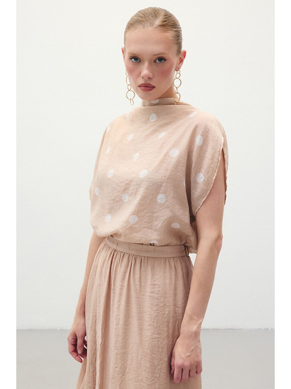 Pembe Puantiye Desenli Bluz - Pudra-2