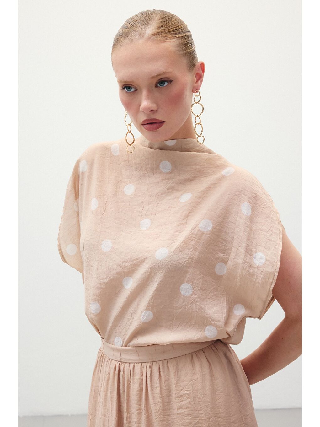 Pembe Puantiye Desenli Bluz - Pudra-3