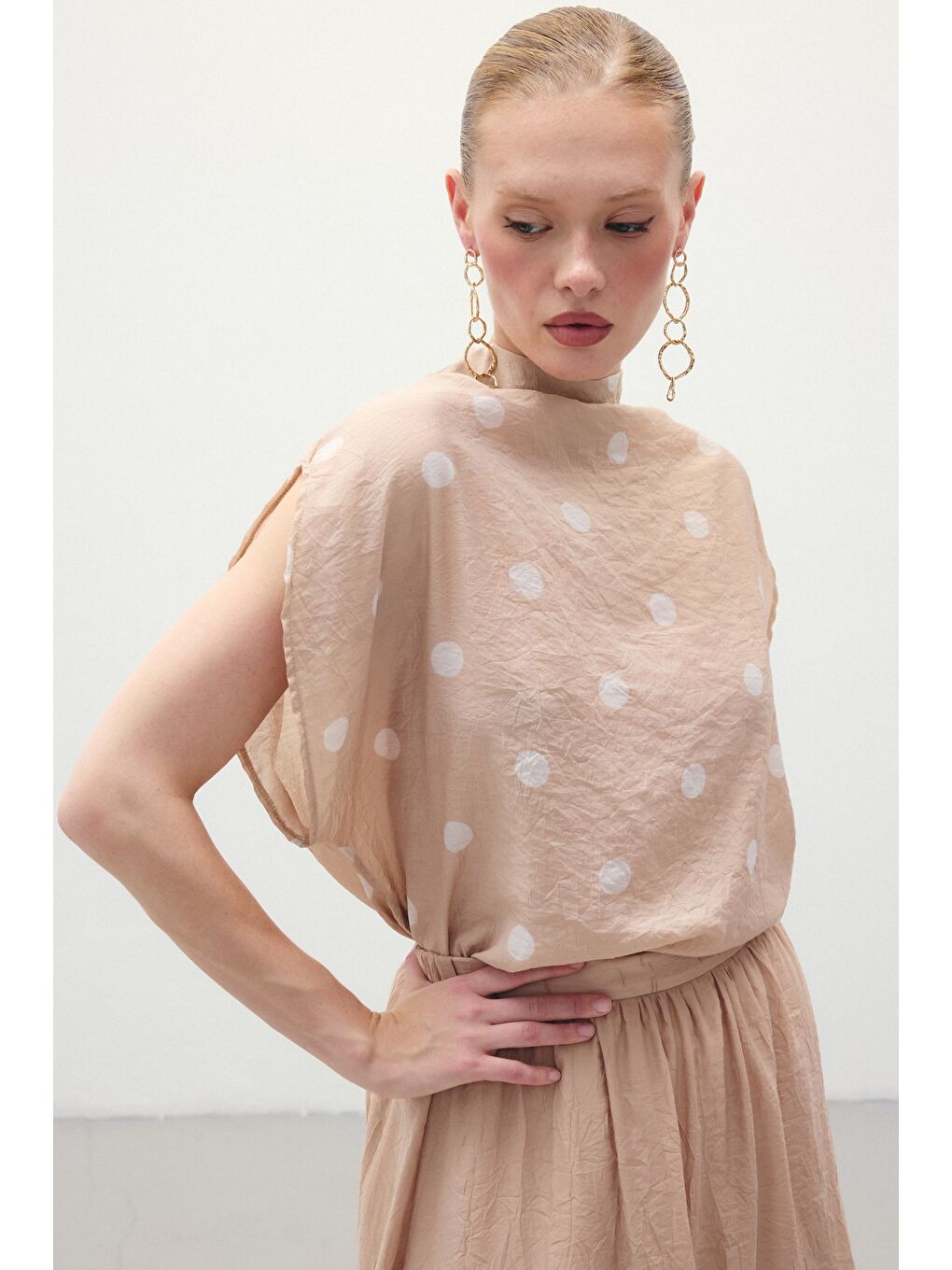 Pembe Puantiye Desenli Bluz - Pudra-4