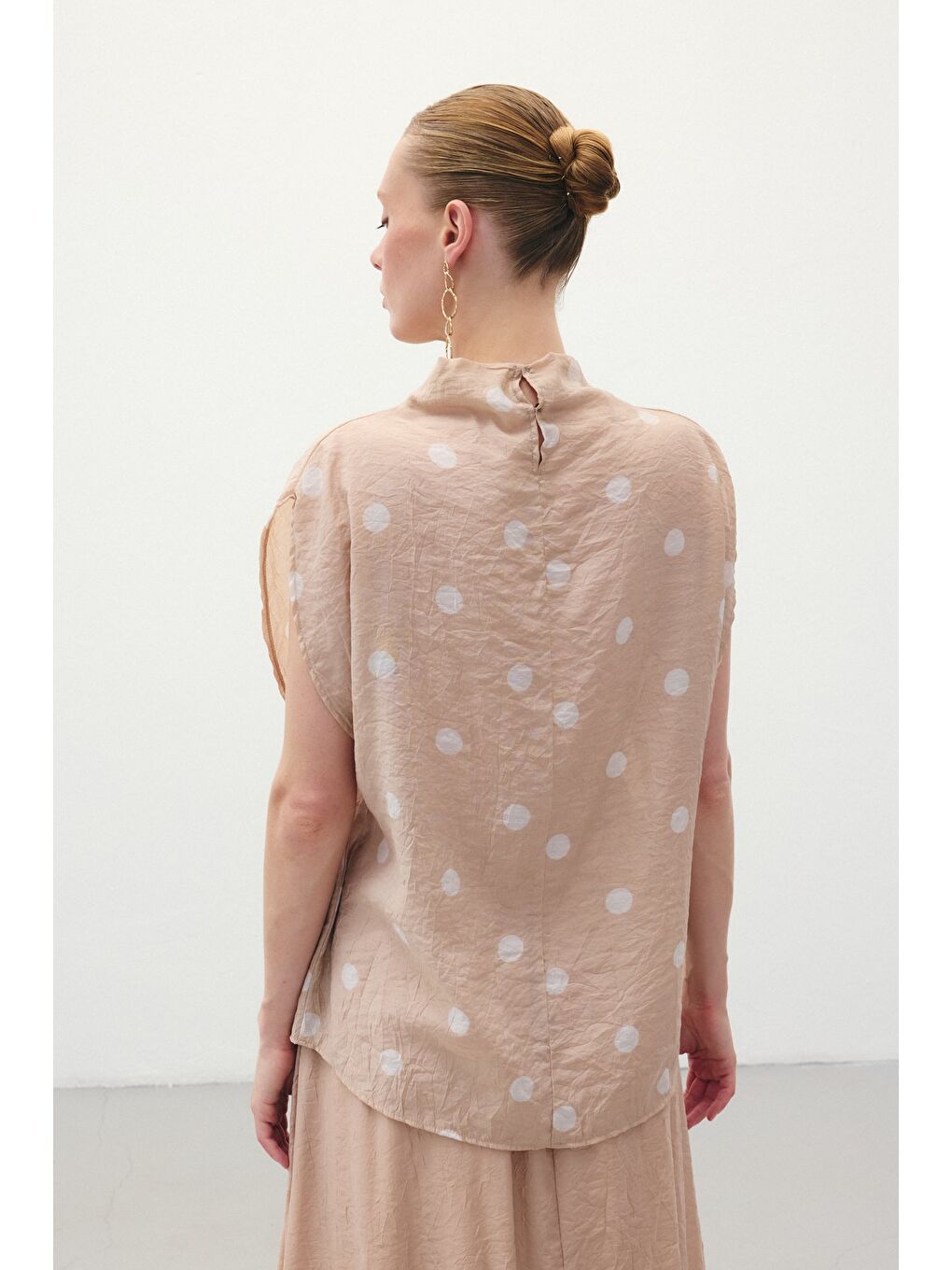 Pembe Puantiye Desenli Bluz - Pudra-5