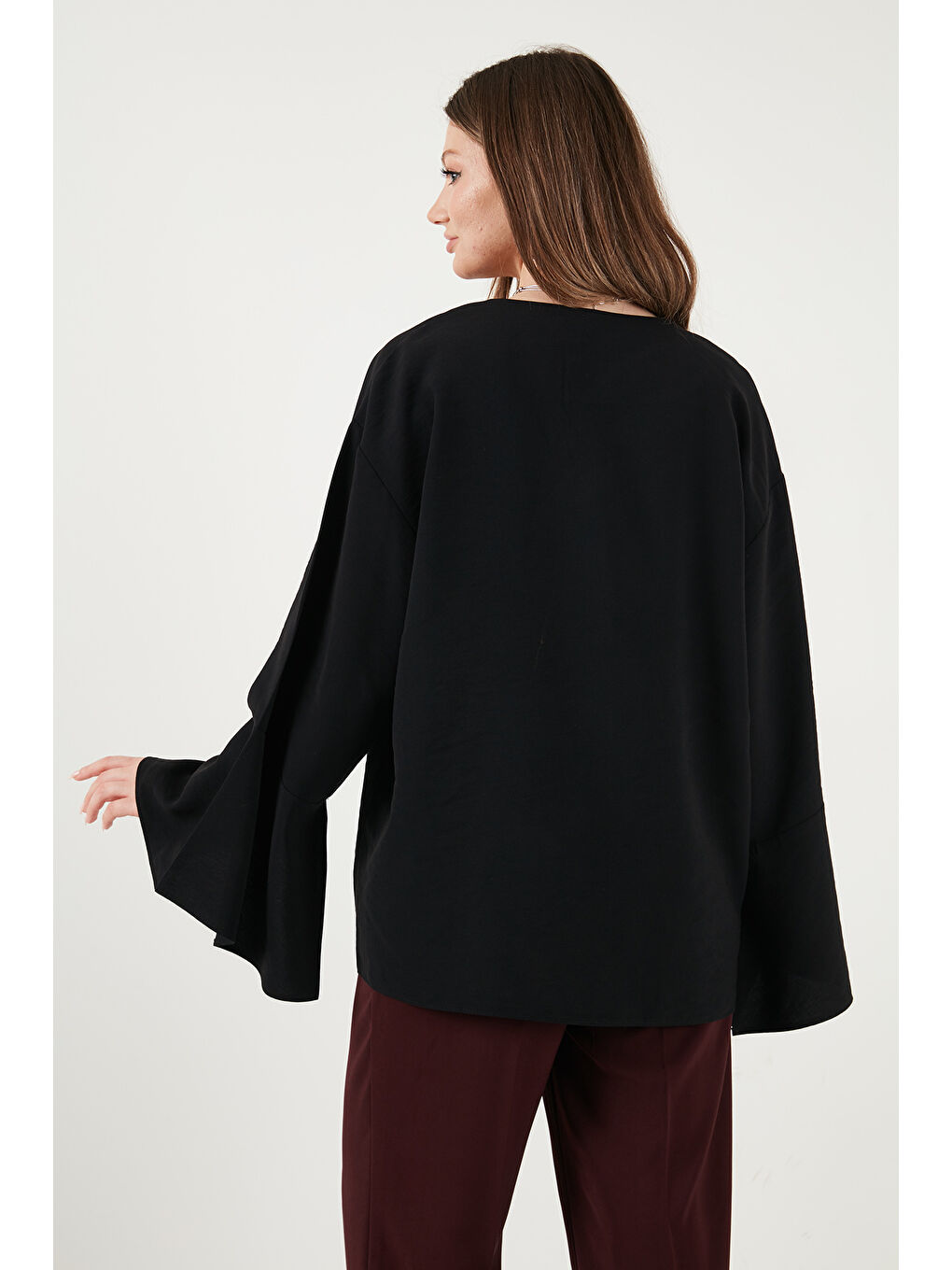 Siyah Pamuklu Relaxed Fit Bağlamalı Yırtmaçlı Kol Detaylı Gömlek 6925425-5