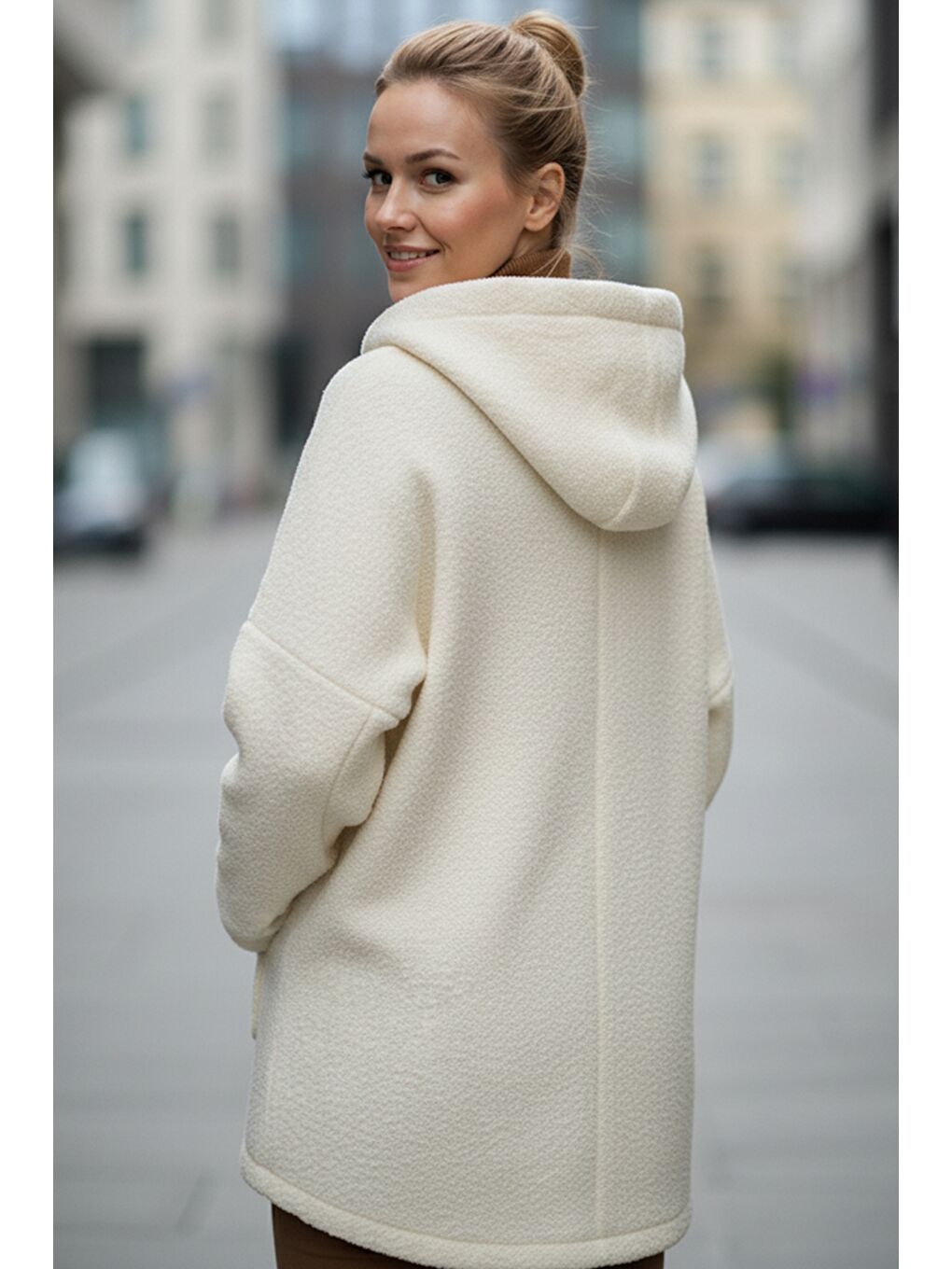 Ekru İtalyan Krem Rengi Kapüşonlu Uzun Kol Fermuarlı Cepli Casual Buklet Oversize Dokuma Ceket 75 80-2