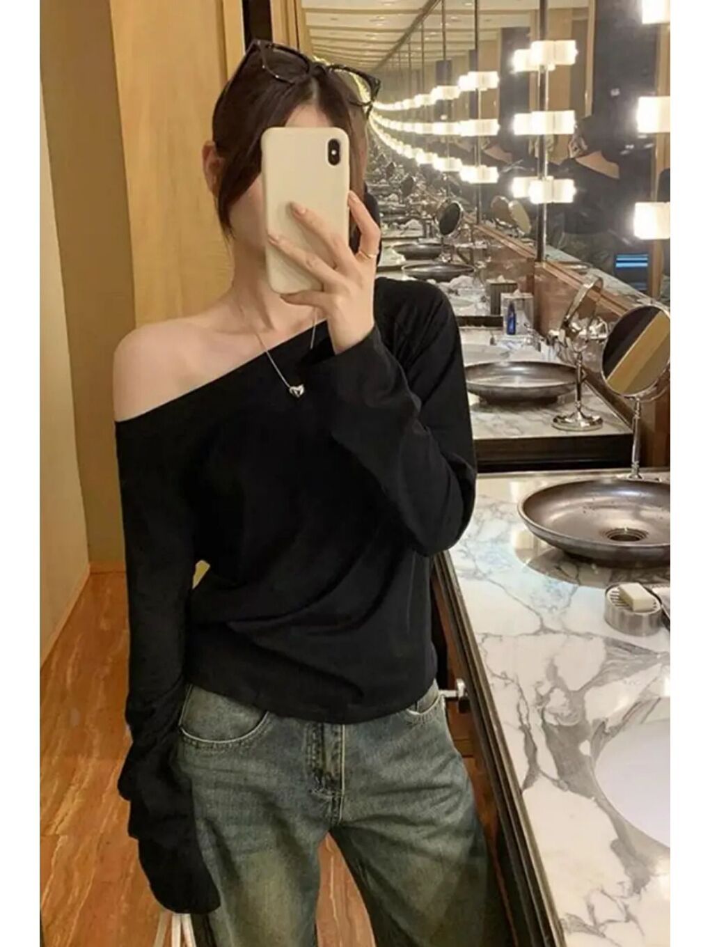 Siyah Kadın Düşük Omuz Kayık Yaka Oversize Uzun Kollu T-Shirt-1