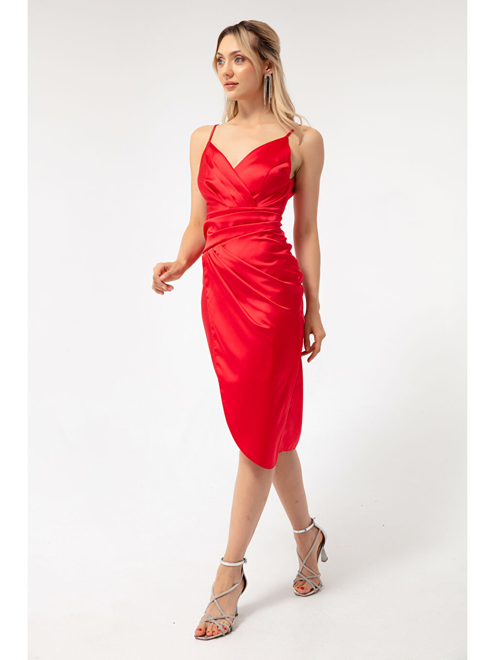 Kadın Kırmızı Kruvaze Yırtmaçlı Midi Saten Abiye Elbise-1