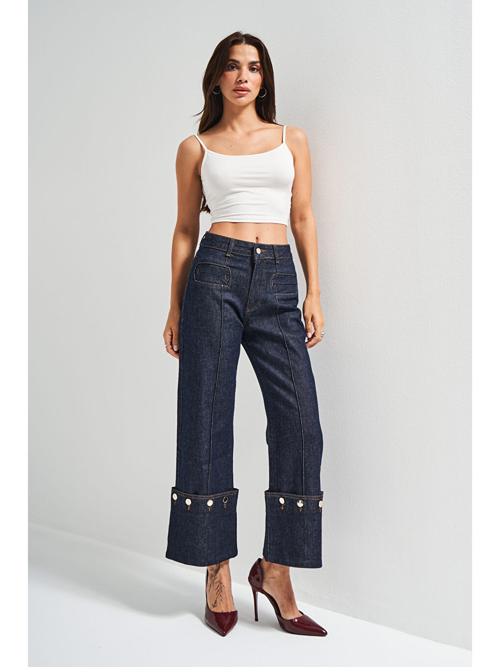 Kadın İndigo Renk 7w5-50 Crop Straight Fit Paça Detaylı Tasarım Denim Jean-1