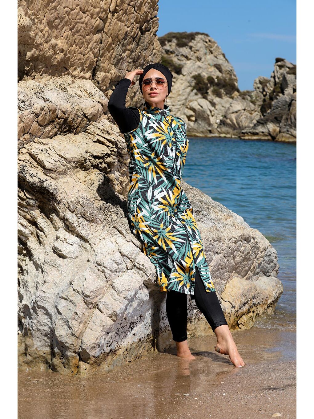 Siyah Tropikal Desen Uzun Jile Kapalı Tesettür Mayo 2374-2