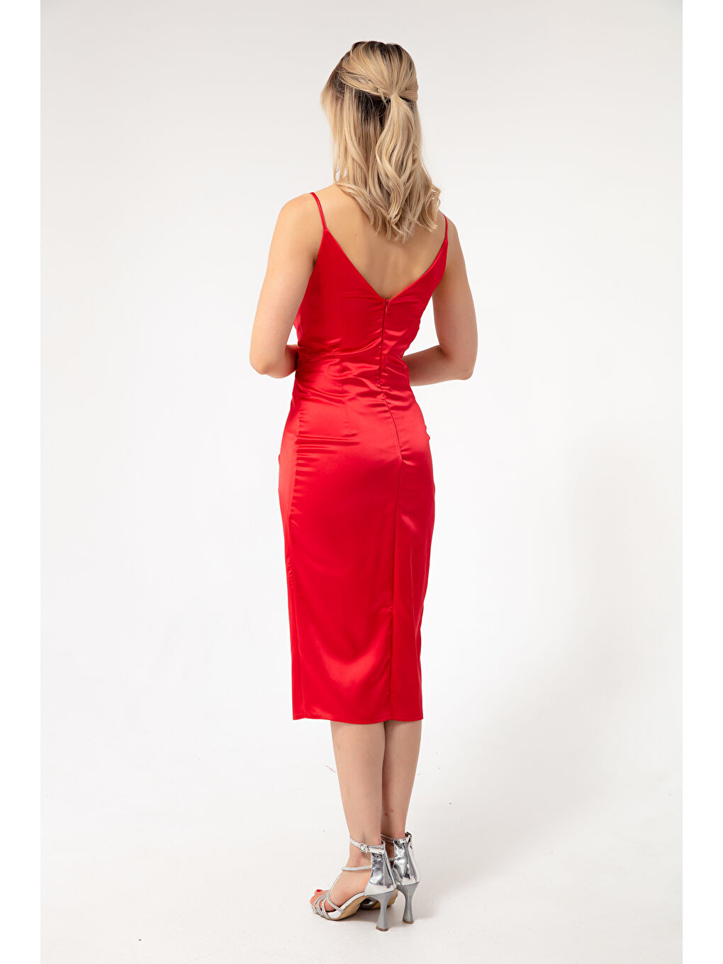 Kadın Kırmızı Kruvaze Yırtmaçlı Midi Saten Abiye Elbise-4