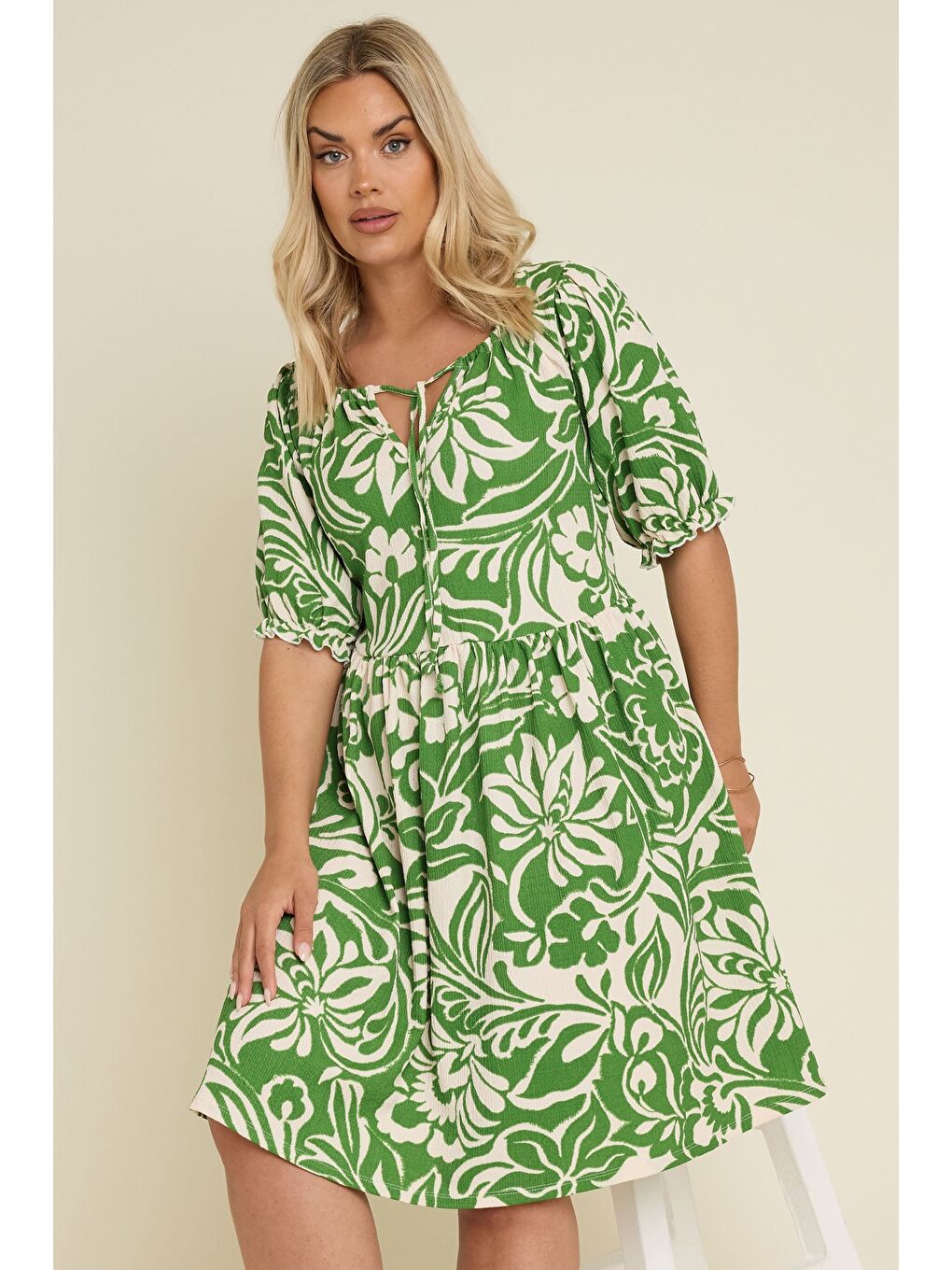 Yeşil Büyük Beden Yakası Büzgülü Çiçek Desenli Mini Elbise 304018-3