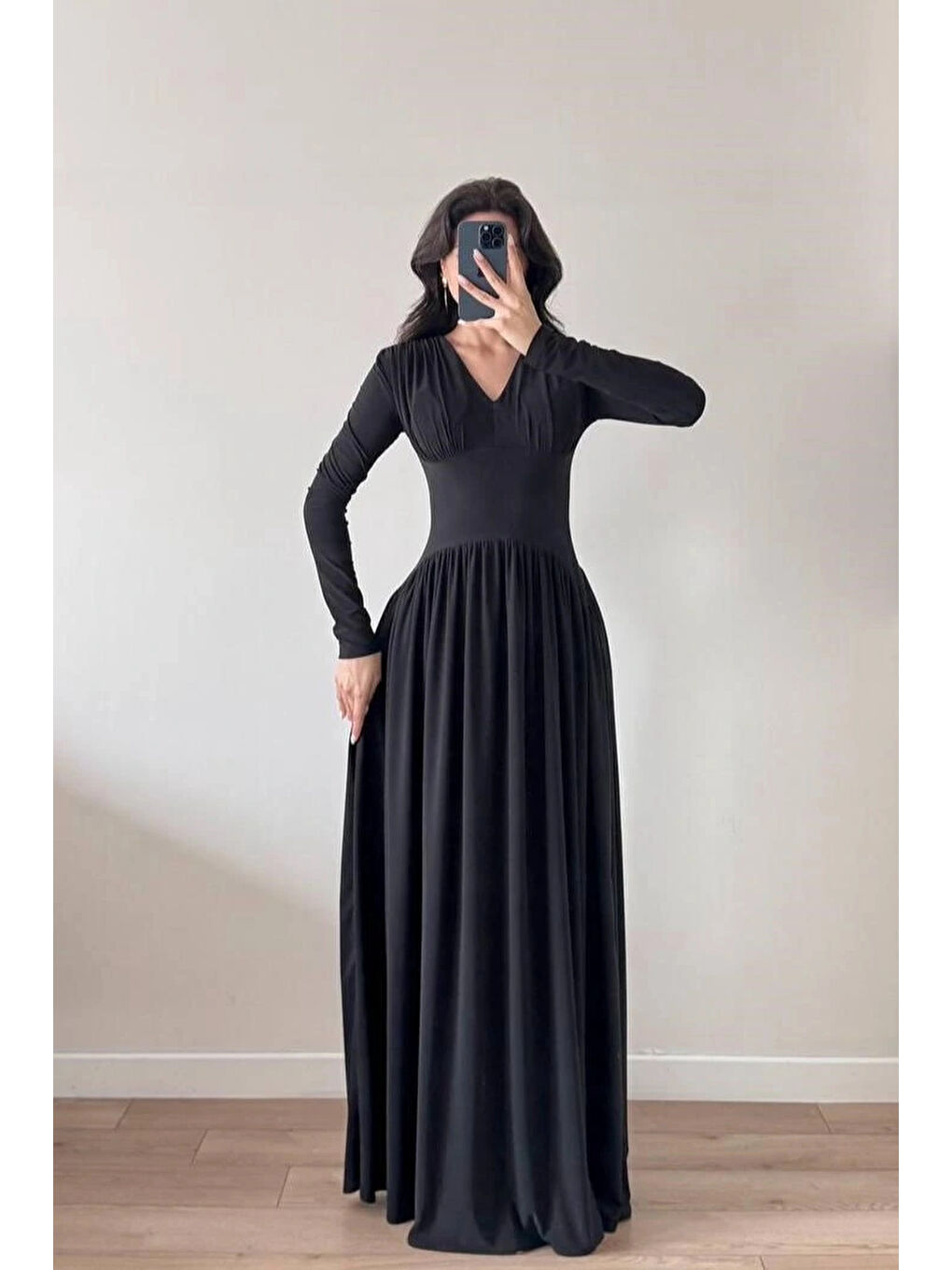 Kadın Siyah Eteği Büzgülü Dökümlü Elbise 1041-2694