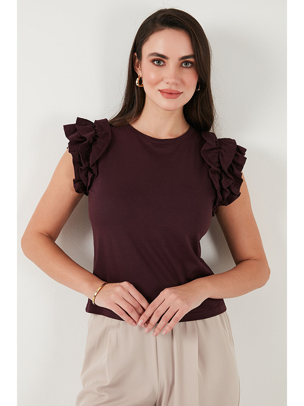 Kırmızı Pamuklu Kolları Fırfırlı Slim Fit Bisiklet Yaka Kadın T Shirt 5864500-1