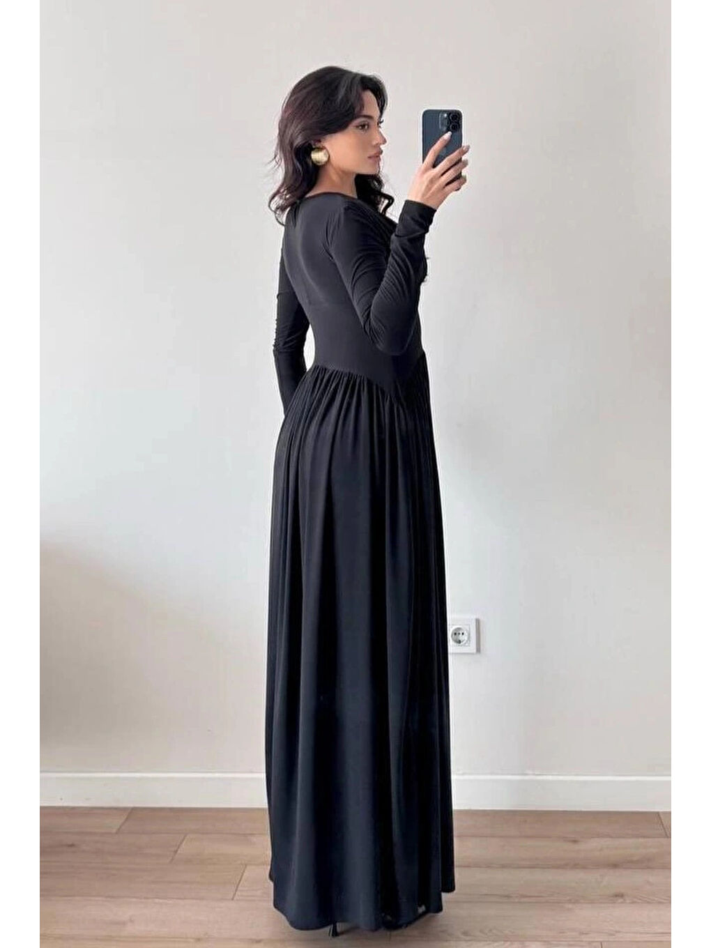 Kadın Siyah Eteği Büzgülü Dökümlü Elbise 1041-2694-1